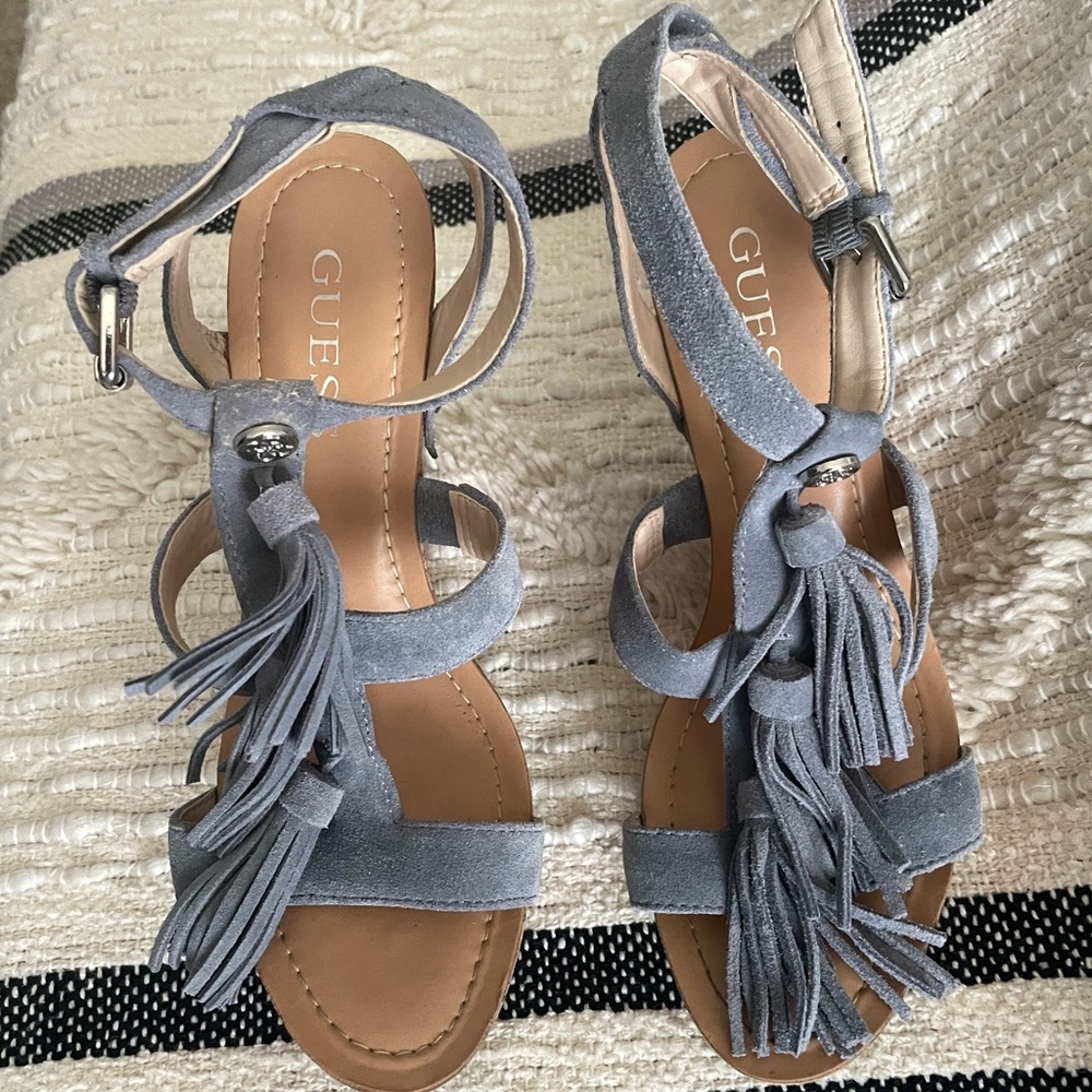 Guess suede wedges with tassels - Size 8